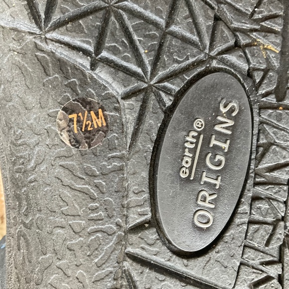 Earth Origins Sandals navy blue. 7 1/2 medium. - Picture 8 of 9